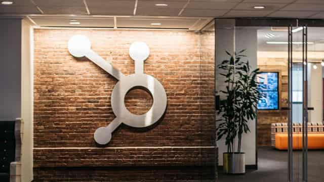 HubSpot's Q4 Earnings Beat Estimates, Top Line Surges Y/Y