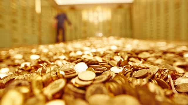 Best gold stocks and ETFs to buy as its price surges