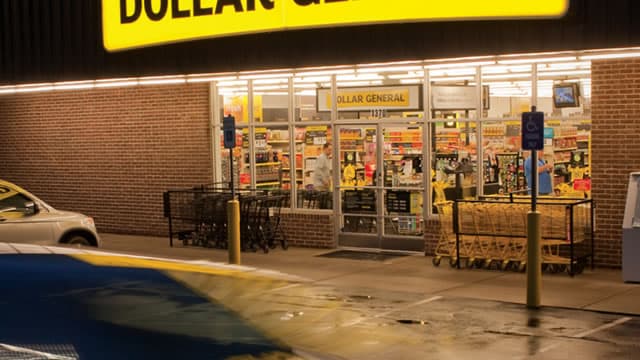Dollar General's Q2 Earnings Beat & Guidance Hike Signal Strong FY25