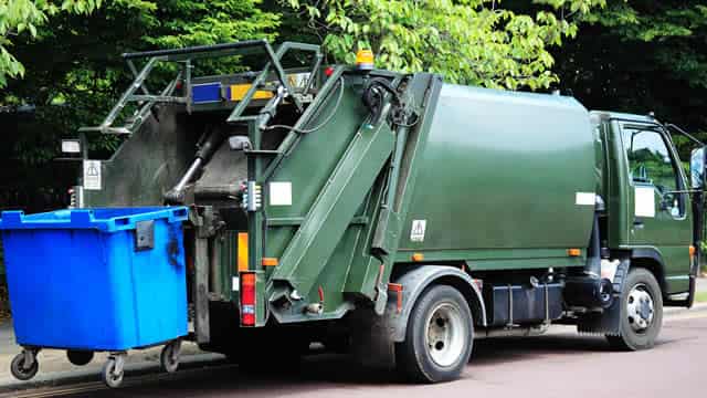 Why Waste Management Stock Is a Top Defensive Play Now