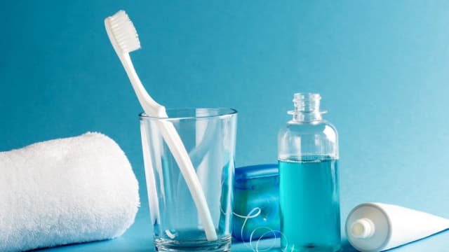 UG Q3 Profit Falls Y/Y on Weak Cosmetics Sales, Stock Declines 10%