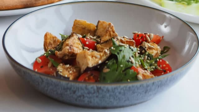Sweetgreen shares drop 25% after salad chain cuts outlook for the second time in two quarters