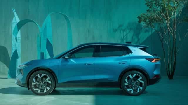 Carvana (CVNA) Laps the Stock Market: Here's Why