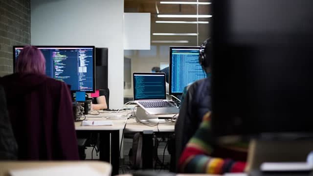 Salesforce.com (CRM) Stock Drops Despite Market Gains: Important Facts to Note