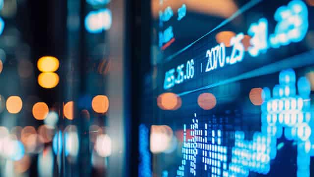 'Fast Money' traders talk trading the tech divergence