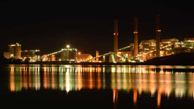 Brokers Suggest Investing in Energy Transfer LP (ET): Read This Before Placing a Bet