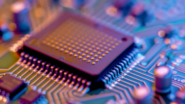 A semiconductor stock that's both an AI and nearshoring play