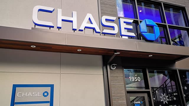 JPMorgan's Liquidity Buffer: Paving the Way for Shareholder Rewards?