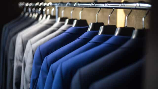 Abercrombie's Low P/E Valuation: Opportunity Knocking or Risk Ahead?