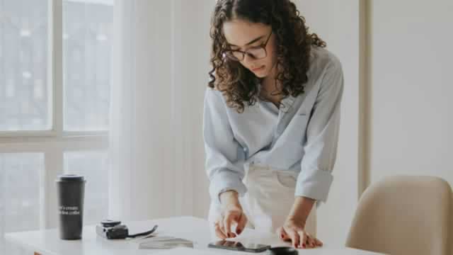 Vertiv Gains From AI and Data Center Growth: A Sign for More Upside?