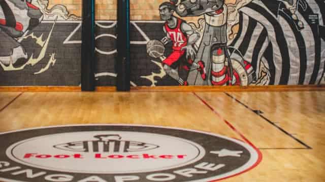 Foot Locker (FL) Reports Q1 Loss, Lags Revenue Estimates