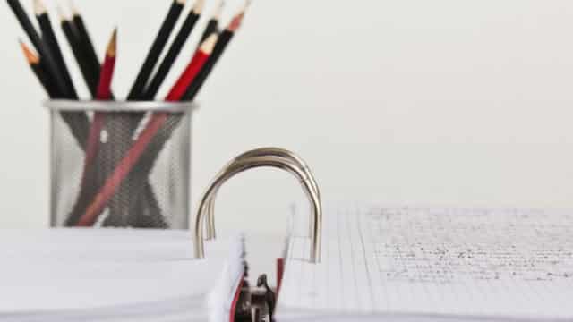 Compared to Estimates, Invesco (IVZ) Q1 Earnings: A Look at Key Metrics