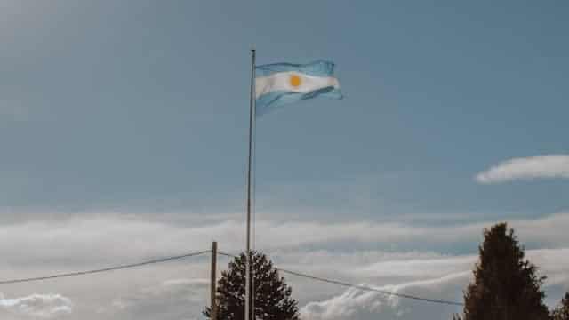 Argentine market traders cautiously cheer 'future without Cristina'
