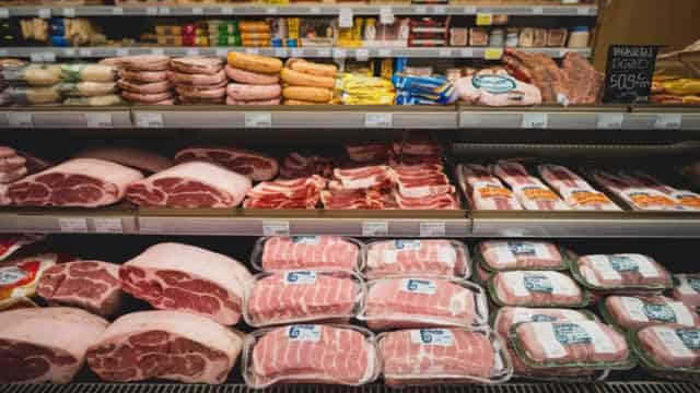 Smithfield Foods to keep US pork plants open, eyes tariffs amid IPO, CEO says