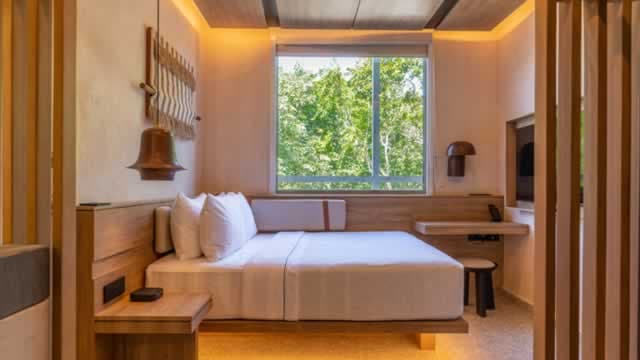Hilton Worldwide (HLT) Moves 3.1% Higher: Will This Strength Last?