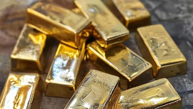 World Bank flips its script, sees gold outshining silver in 2025