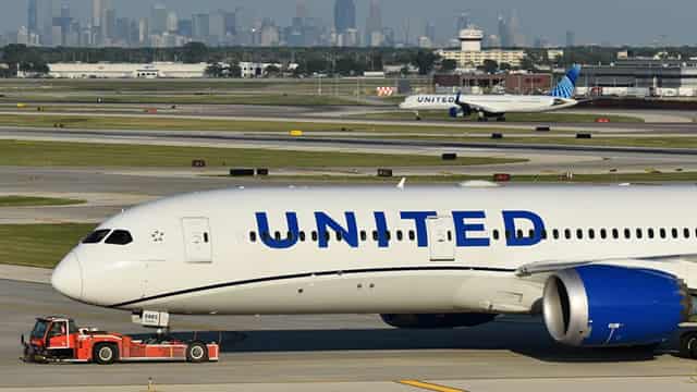 United Airlines (UAL) Stock Dips While Market Gains: Key Facts