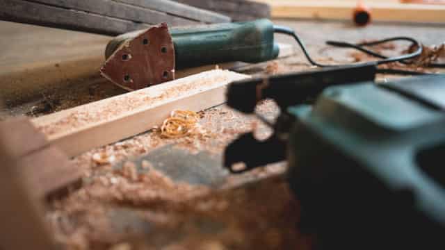 Tutor Perini (TPC) Stock Falls Amid Market Uptick: What Investors Need to Know