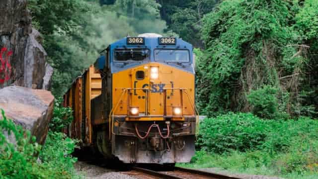 CSX's Q4 Earnings Coming Up: What's in the Offing for the Stock?