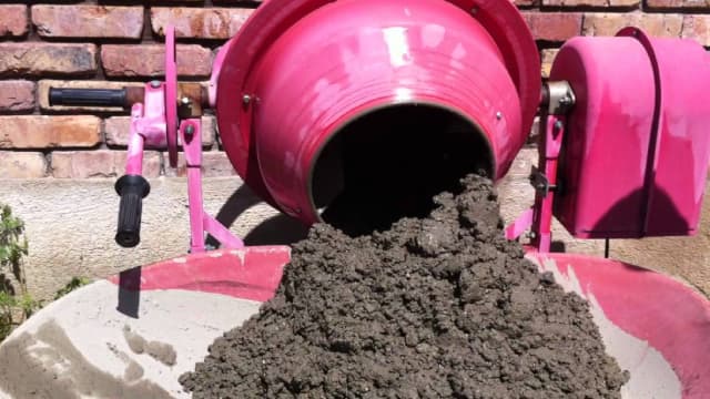 Is Cementos Pacasmayo (CPAC) Stock Outpacing Its Construction Peers This Year?