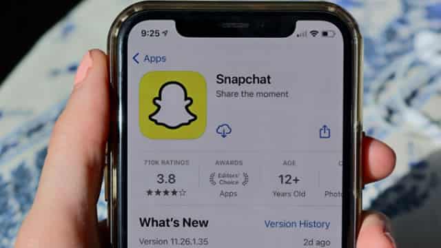 SNAP Stock Falls Despite Q4 Earnings Beat: What Should Investors Do?