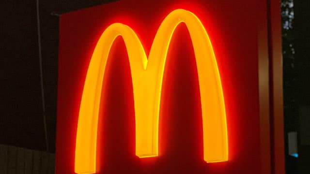 Trump promises ‘prices are coming down' in speech to owners of his beloved McDonald's: ‘You're so damn lucky I won'