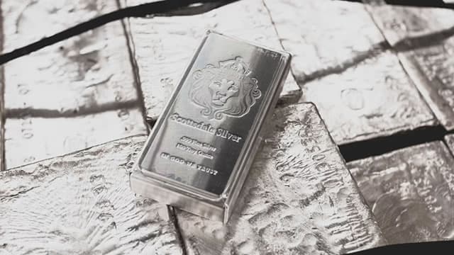 Silver Hits Record High with 100% Price Increase This Year, Far Outpacing Gold