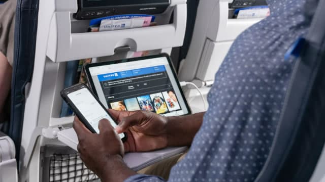 United Airlines Tops Q2 Earnings Estimates on Low Fuel Cost