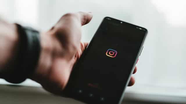 Will Higher Ad Revenues Aid Meta Platforms in Q1 Earnings?