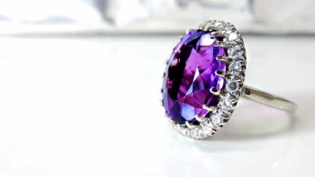 Signet Jewelers Q1 Sales and Profit Rise