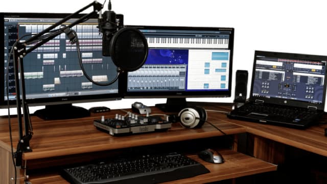 Earnings Preview: Liberty Media Corporation - Liberty Formula One Series C (FWONK) Q3 Earnings Expected to Decline