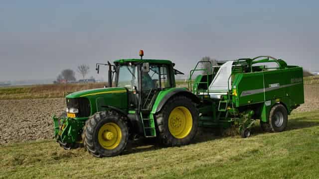 FTC sues Deere, alleging equipment repair 'monopoly' raises costs for farmers