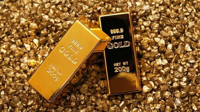 IAG vs. RGLD: Which Stock Is the Better Value Option?