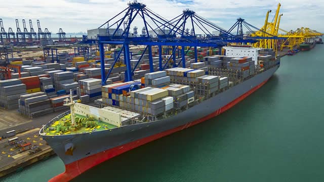 Navios Maritime Partners LP (NMM) Stock Drops Despite Market Gains: Important Facts to Note