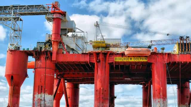 Here's Why Hold Strategy is Apt for Oceaneering Stock for Now