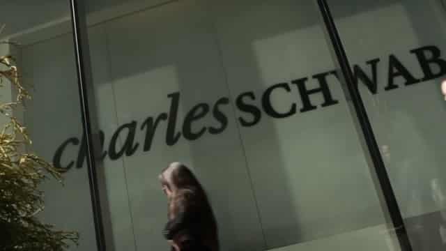 Charles Schwab Gets Buy Rating Reaffirmed As It Grows Clients While Cutting Costs