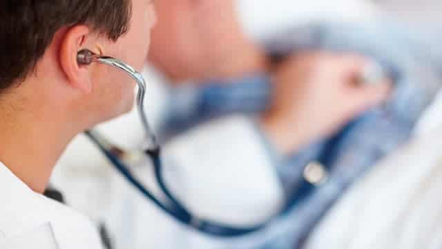 HCA Healthcare Stock Trades at Premium: Time to Buy or Hold?