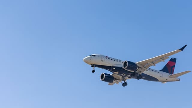 Delta reports mixed Q4 earnings, revenue miss weighs on shares