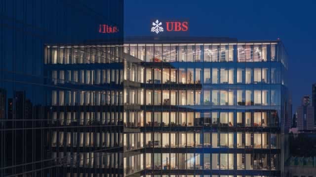 UBS Group Touches 52-Week High: Should You Buy the Stock Now?