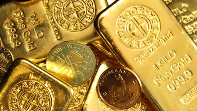Gold prices hold its ground at $3,300 following unchanged U.S. core PCE data