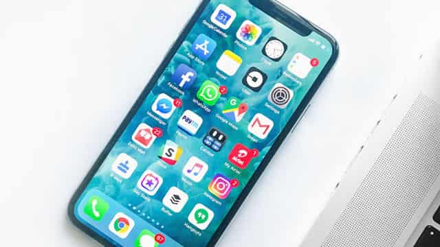 EXCLUSIVE: Apple Stock Could Benefit From Smartphone Upgrade Cycle, Poll Ranks Top Reason For Trade In (It's Not The Camera)