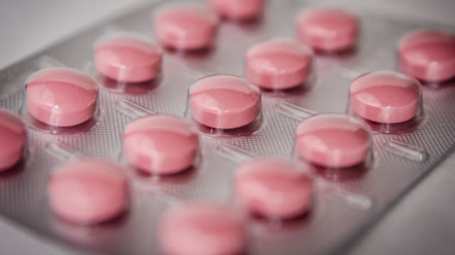 Here's What Key Metrics Tell Us About Amphastar (AMPH) Q3 Earnings