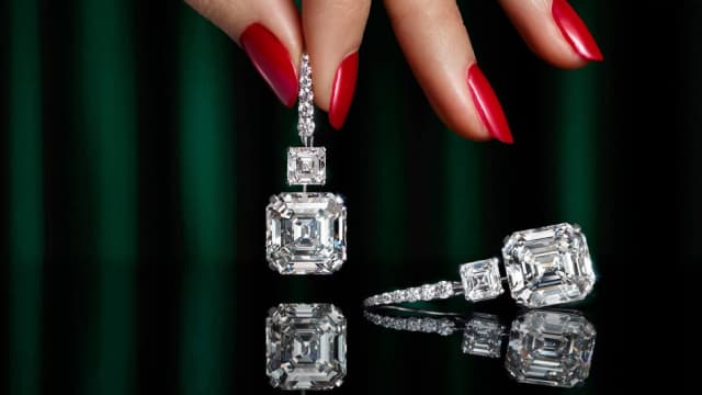 How To Earn $500 A Month From Signet Jewelers Stock Ahead Of Q3 Earnings