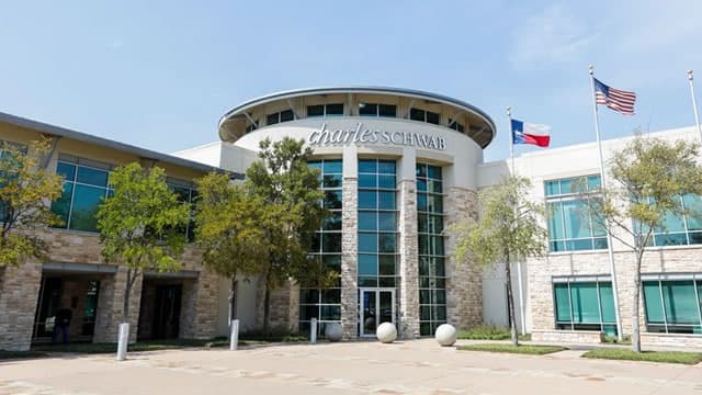 Schwab to Buy Forge Global to Boost Private Markets Offering, Stock Up