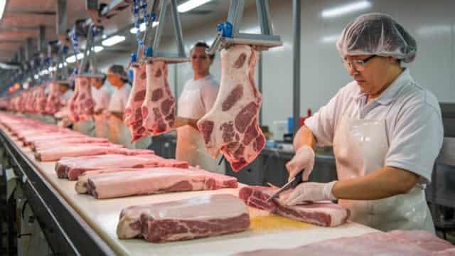 US Pork Giant Smithfield Foods Stock Slips in Trading Debut