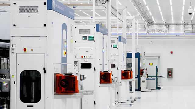Why are investors reacting negatively to NXP Semiconductors' CEO transition?