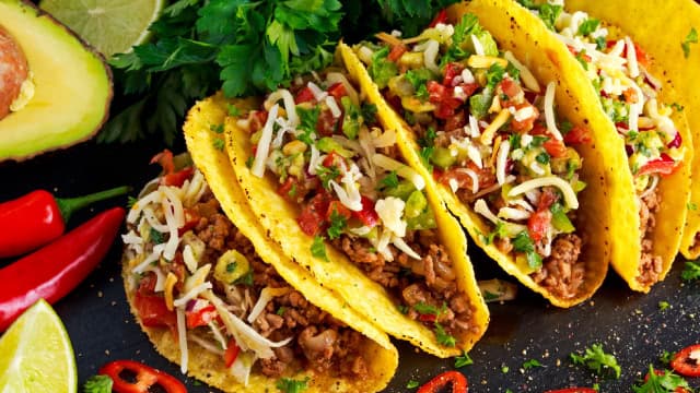 Texas Roadhouse (TXRH) Q3 Earnings: Taking a Look at Key Metrics Versus Estimates