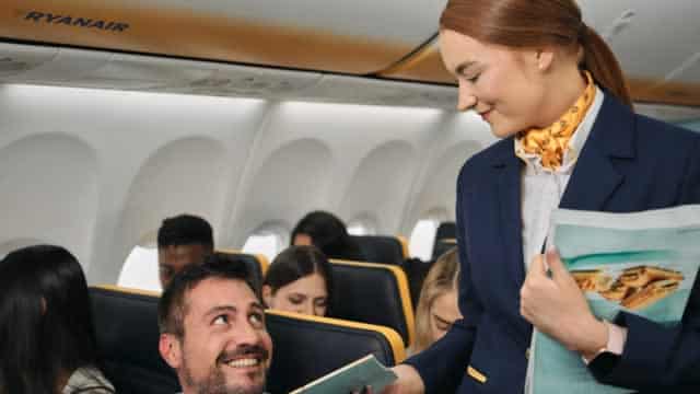 Ryanair asks some Spanish flight attendants to pay back a 2024 raise, documents show