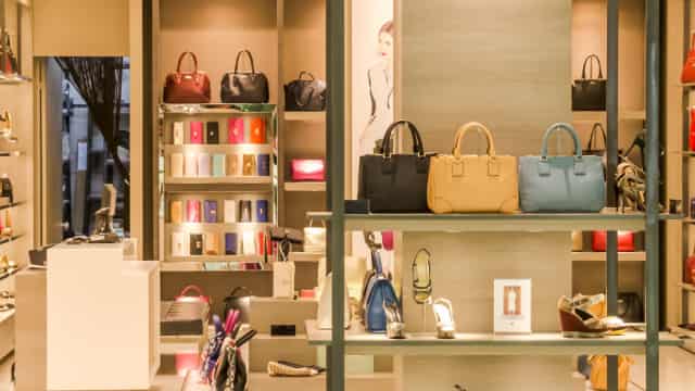 Is Trending Stock Deckers Outdoor Corporation (DECK) a Buy Now?
