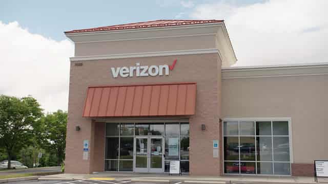 FCC approves Verizon's $20 billion deal to buy Frontier Communications